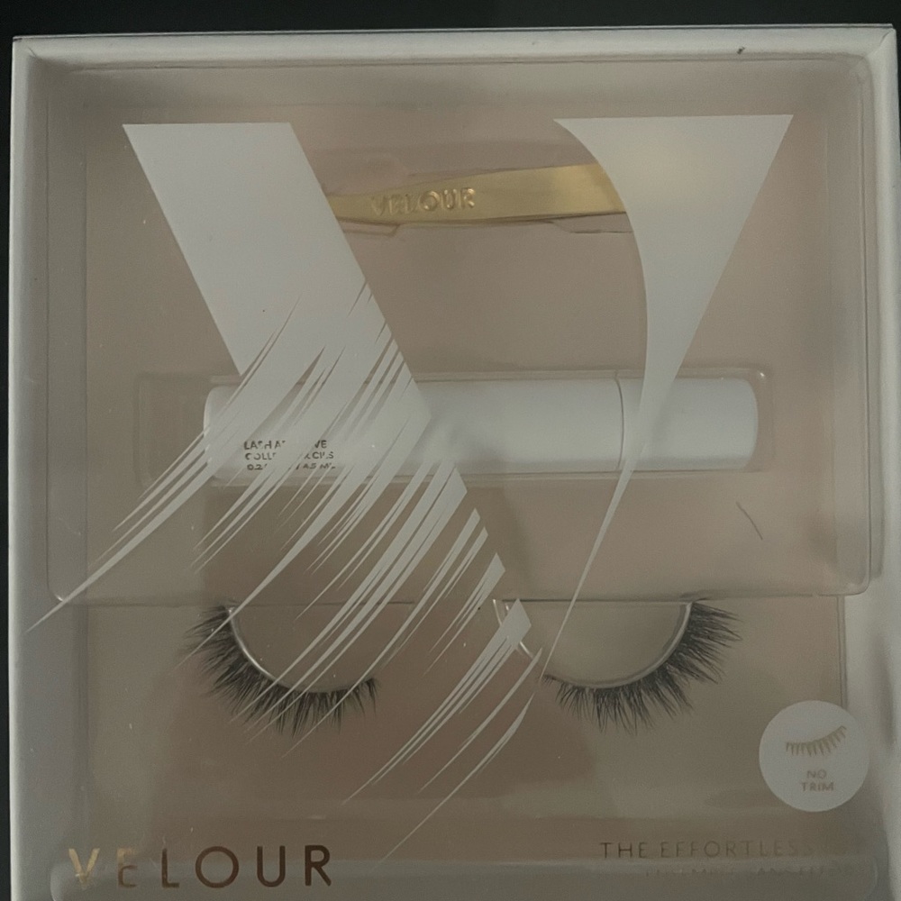 BNIB Velour Effortless Eyelashes (Sephora)
